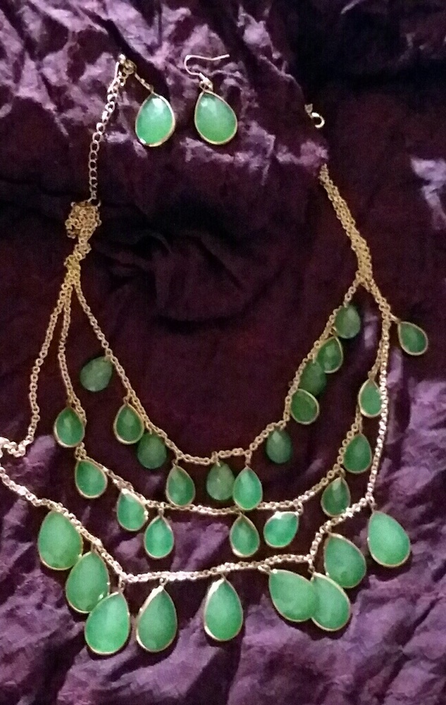 Necklace and earring set